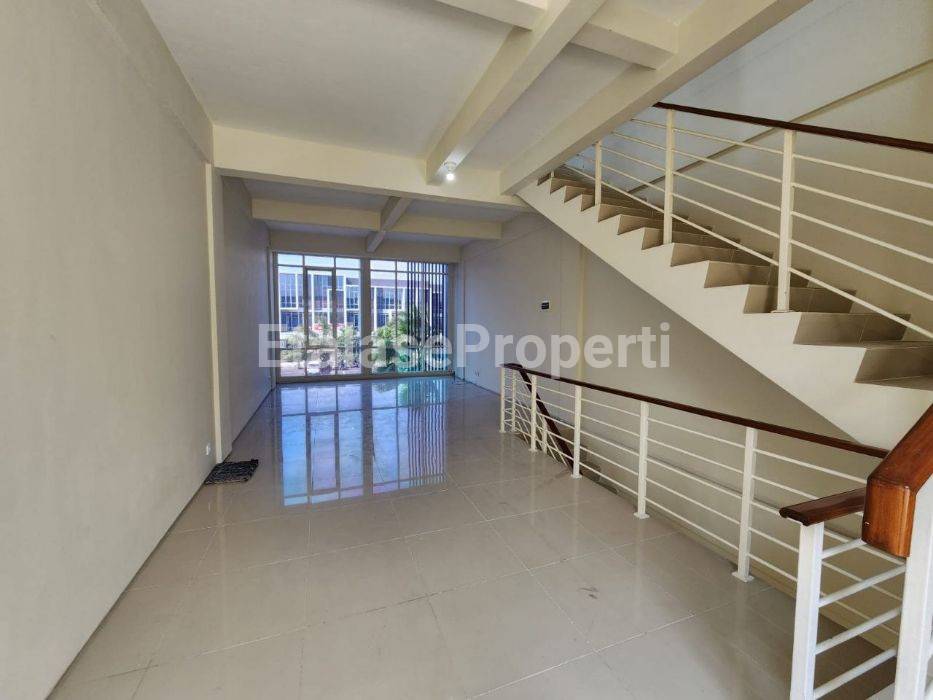 Foto properti Disewakan - Ruko 3 Lantai North West Boulevard Citraland 4
