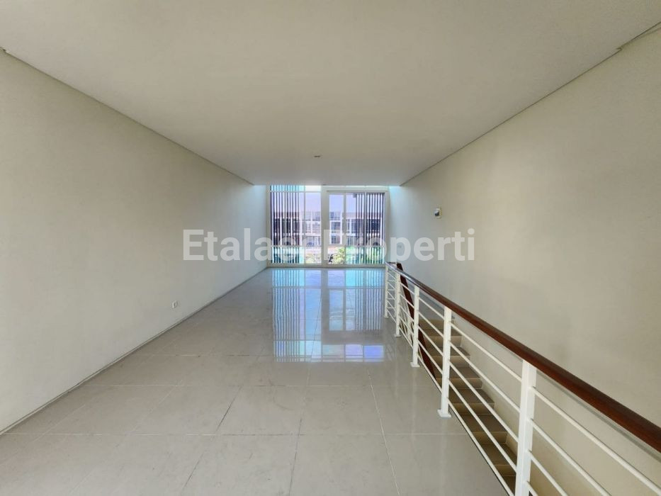 Foto properti Disewakan - Ruko 3 Lantai North West Boulevard Citraland 6