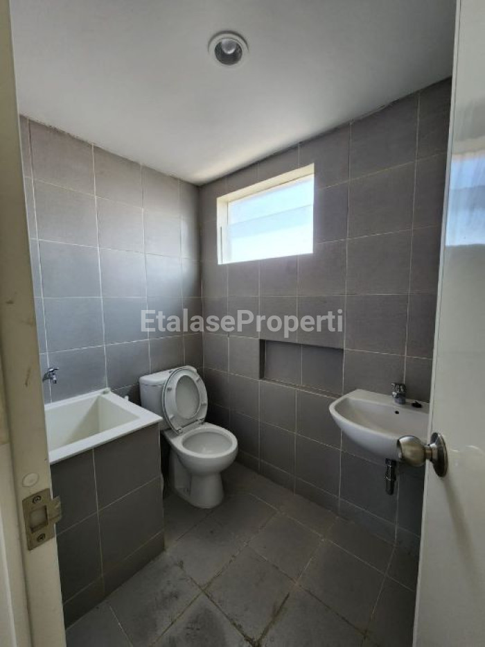 Foto properti Disewakan - Ruko 3 Lantai North West Boulevard Citraland 8