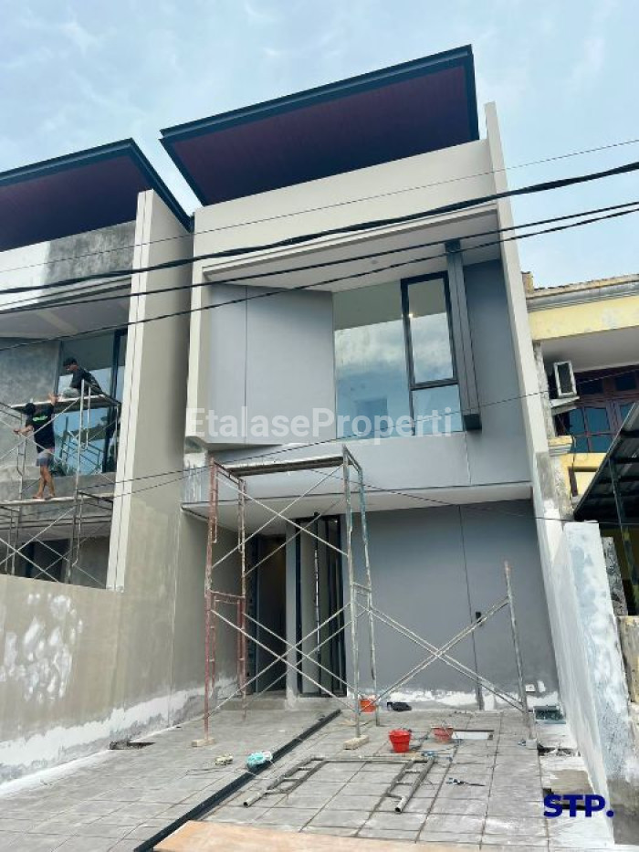 Foto properti Rumah Baru 2 Lantai Di Pandugo Finishing Top Grade Row 12 Meter 2