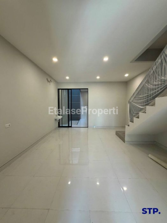 Foto properti 2 Unit, Rumah Baru Modern Di Penjaringan Asri - Rungkut 4