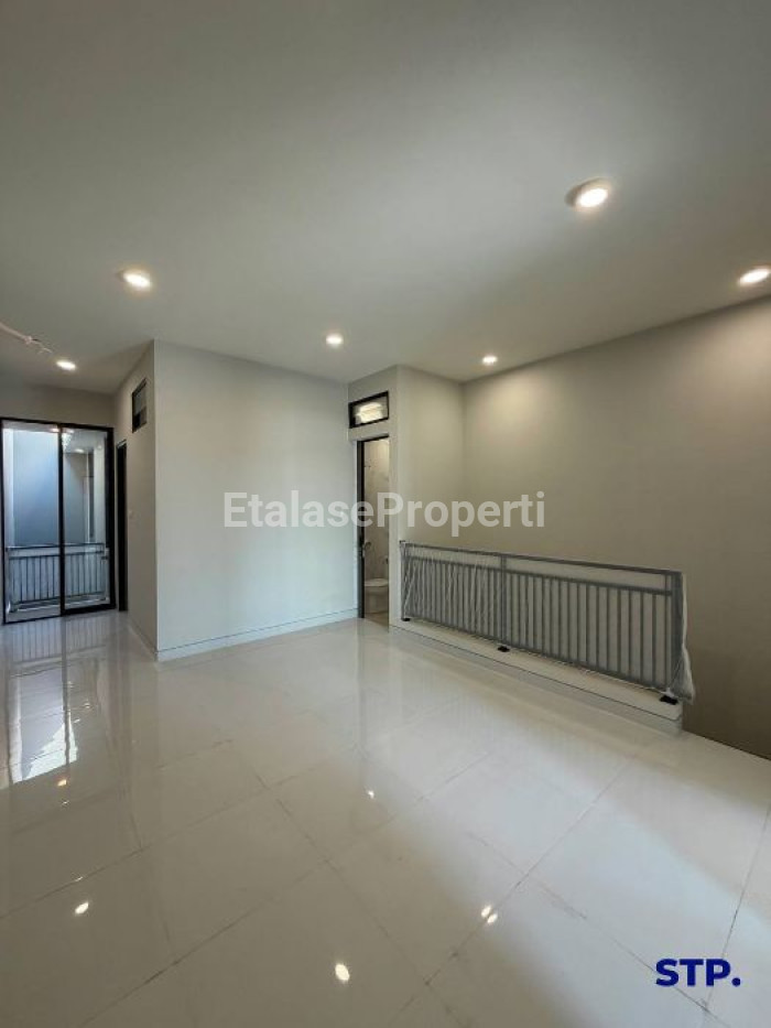Foto properti 2 Unit, Rumah Baru Modern Di Penjaringan Asri - Rungkut 6