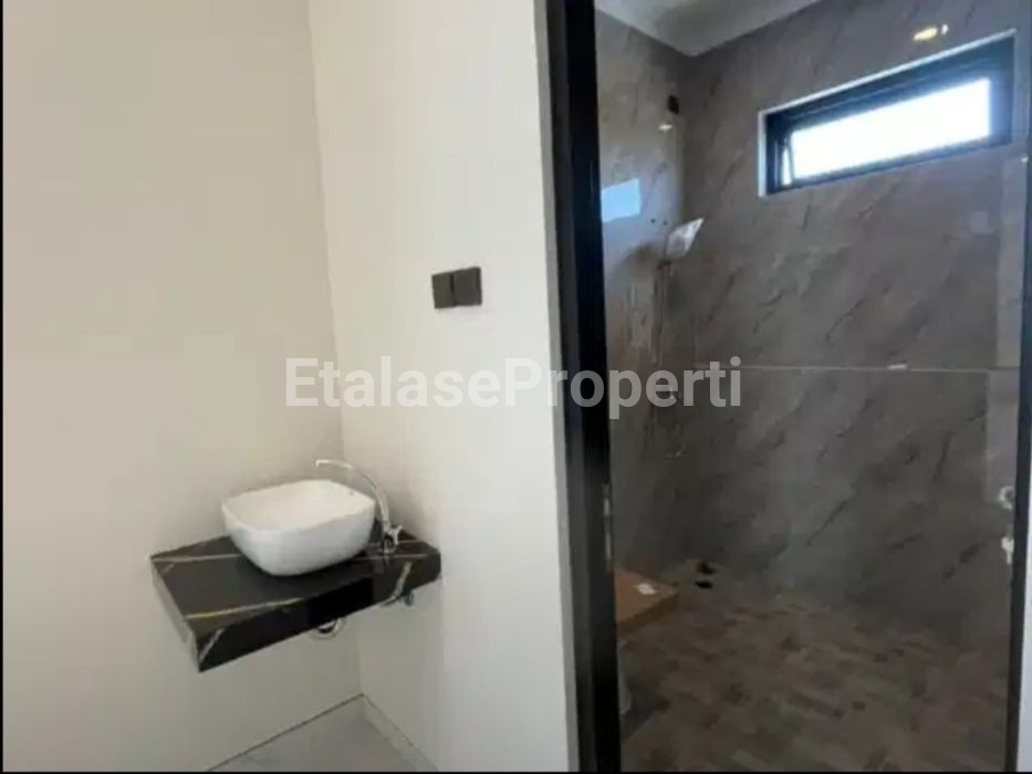 Foto properti Dijual Rumah Baru Di Manyar Jaya Praja 4