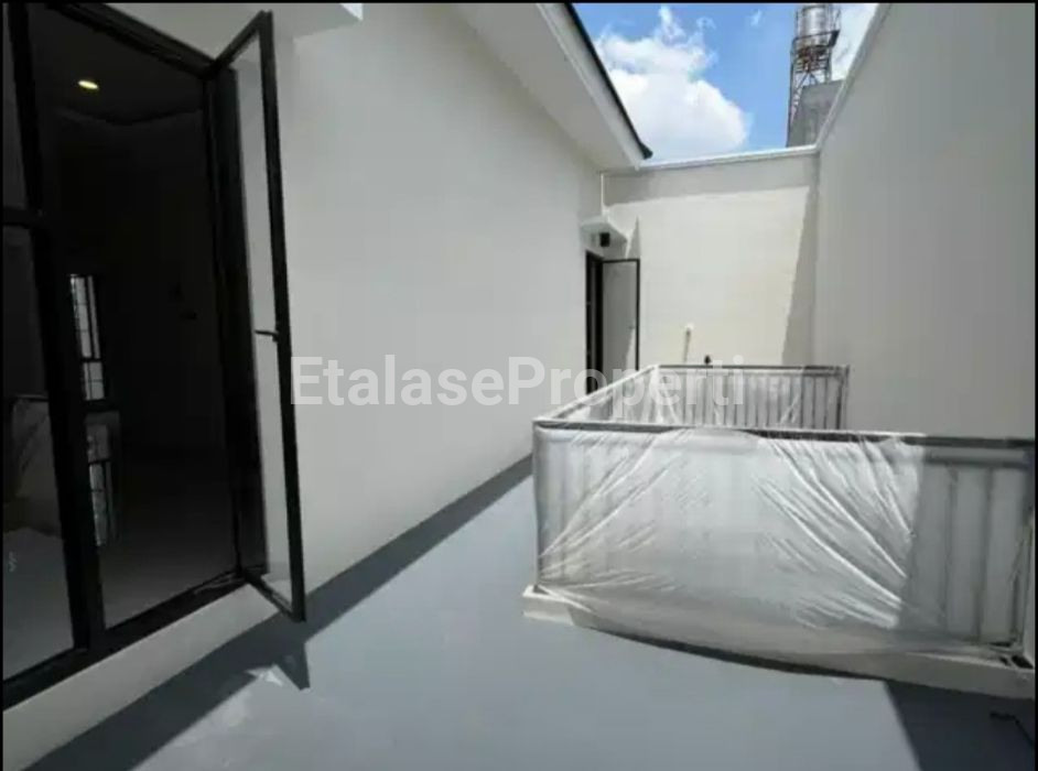 Foto properti Dijual Rumah Baru Di Manyar Jaya Praja 5