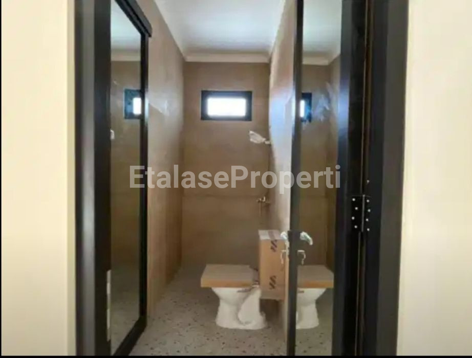 Foto properti Dijual Rumah Baru Di Manyar Jaya Praja 8