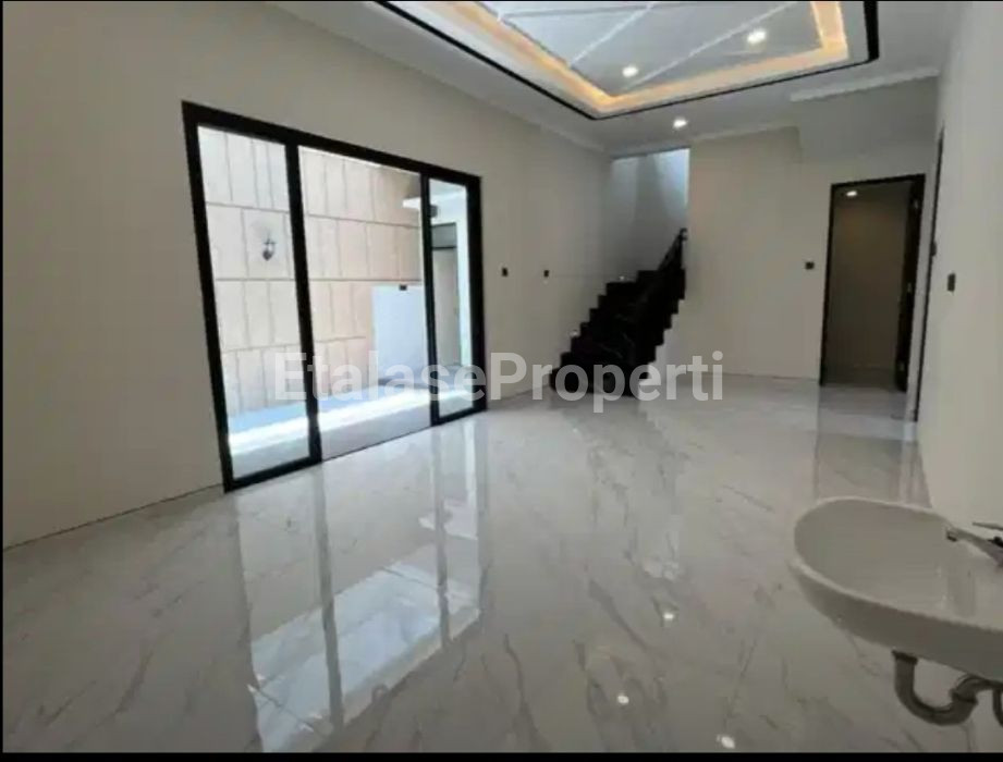 Foto properti Dijual Rumah Baru Di Manyar Jaya Praja 9