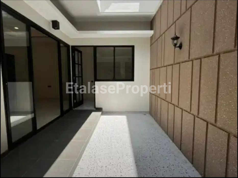 Foto properti Dijual Rumah Baru Di Manyar Jaya Praja 10
