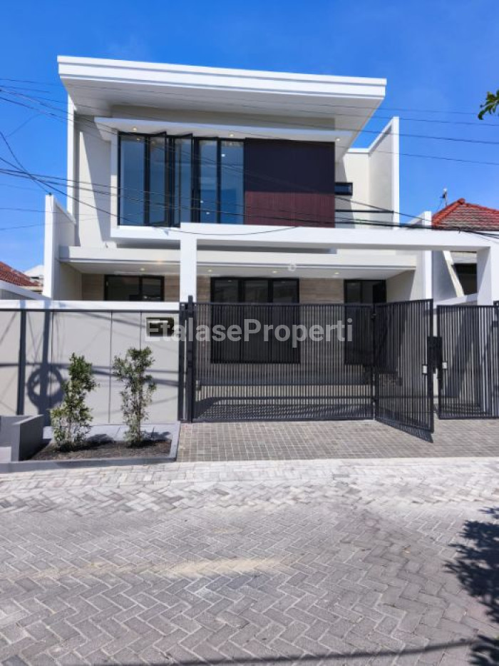 Foto properti Dijual Rumah Baru Boulevard Di Sutorejo Utara Raya Mulyosari 1