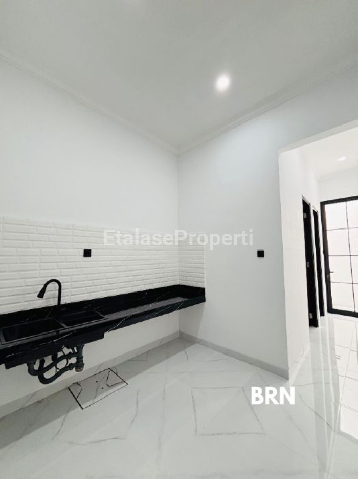 Foto properti Dijual Rumah Di Babatan Pantai Dekat Grand Kenjeran 2