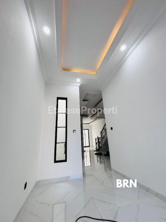 Foto properti Dijual Rumah Di Babatan Pantai Dekat Grand Kenjeran 5