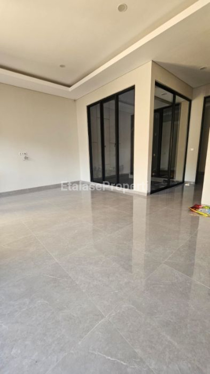 Foto properti Rumah Sutorejo Utara Baru 2