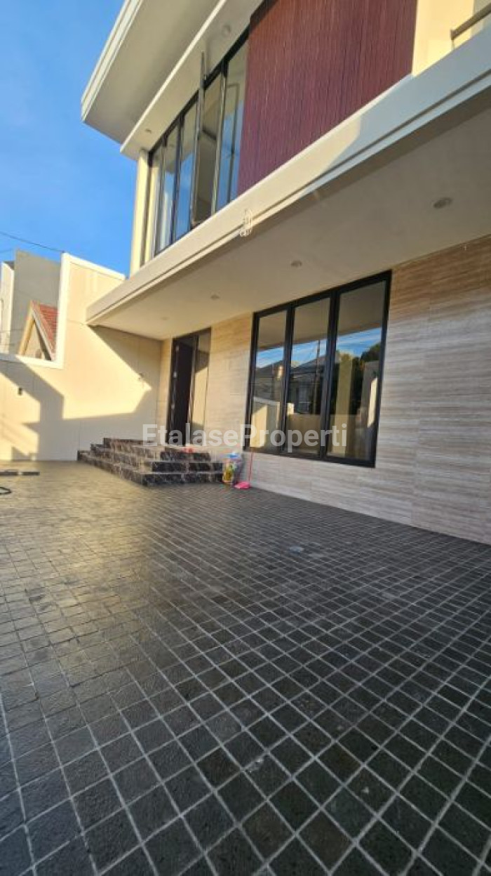 Foto properti Rumah Sutorejo Utara Baru 3