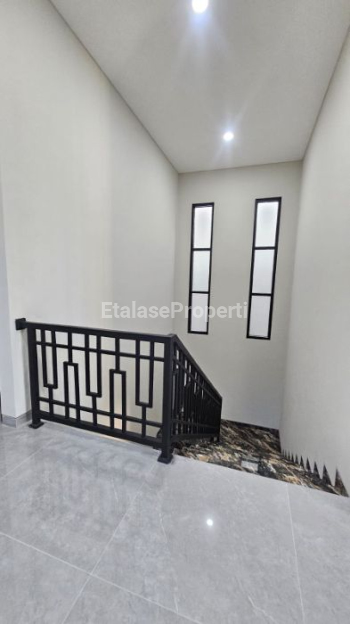 Foto properti Rumah Sutorejo Utara Baru 5