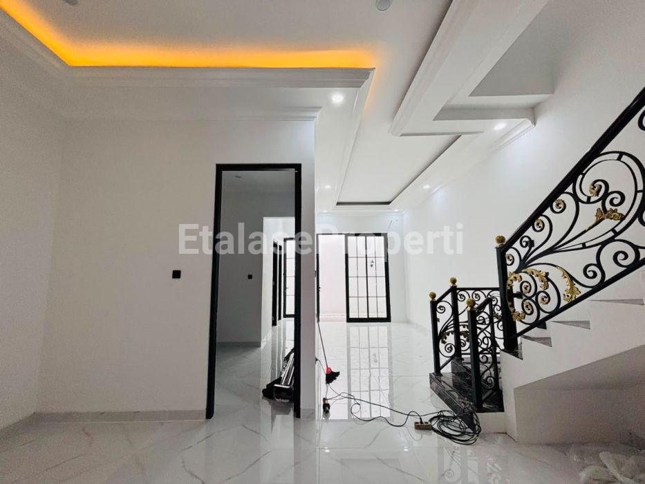 Foto properti Dijual Rumah Babatan Pantai Dekat Grand Kenjeran Mewah 6