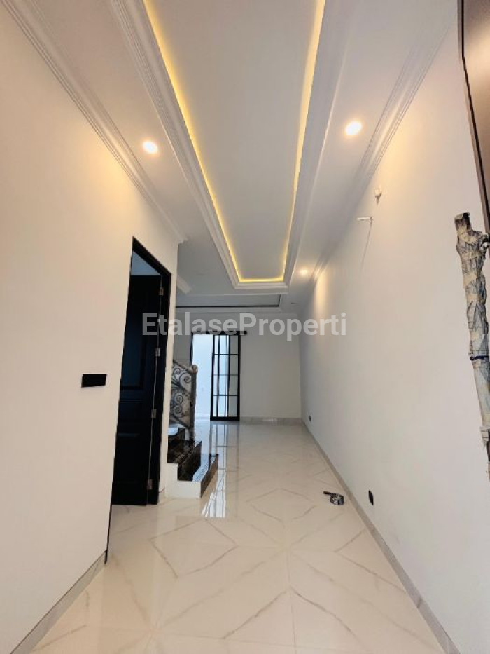 Foto properti Dijual Rumah Di Kertajaya Indah Jalan Utama Komplek Dekat Galaxy Mall 2