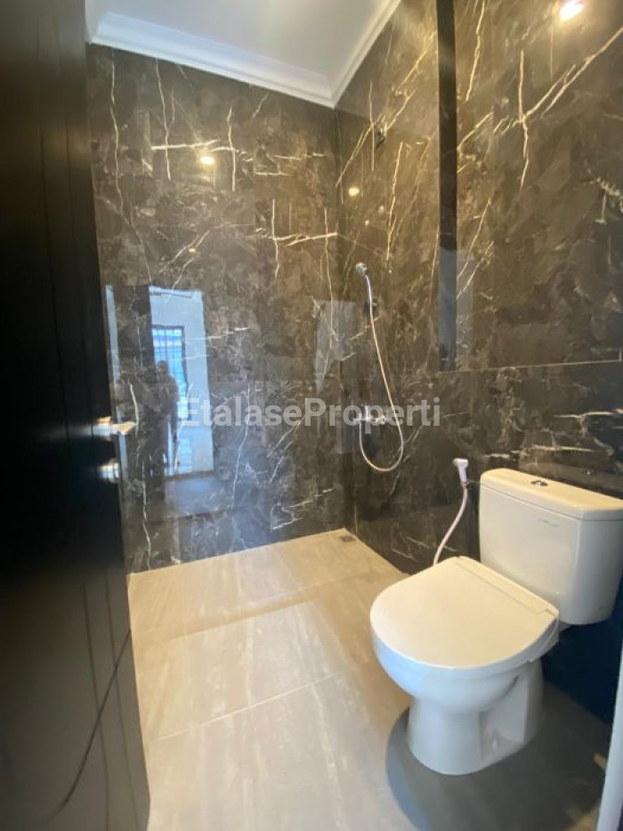 Foto properti Dijual Rumah Di Kertajaya Indah Timur Dekat Galaxy Mall 9
