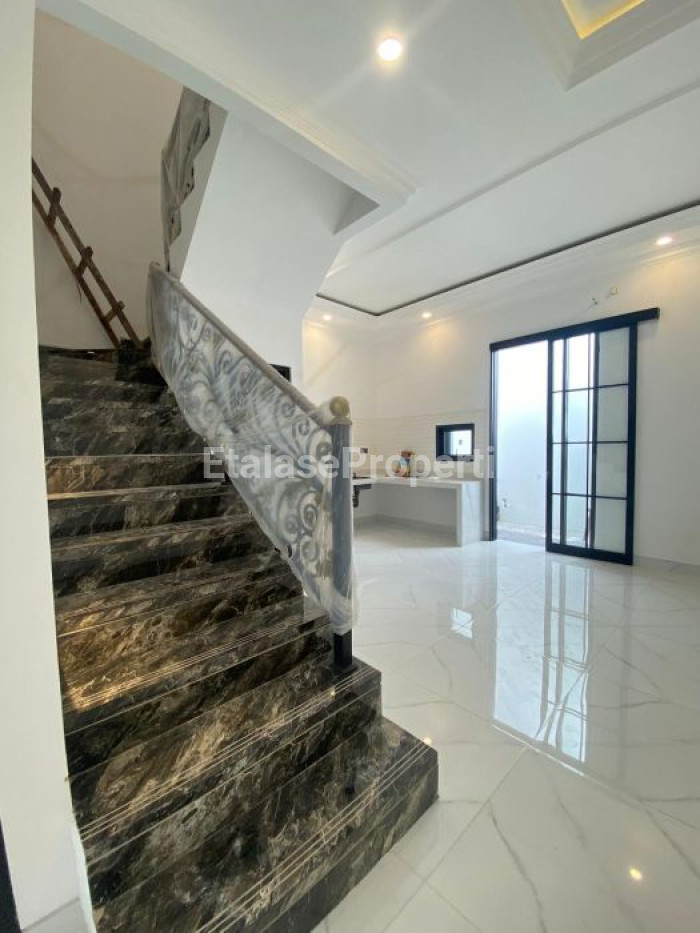 Foto properti Dijual Rumah Di Kertajaya Indah Timur Dekat Galaxy Mall 10