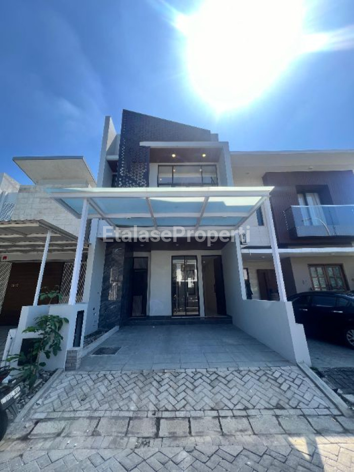 Foto properti *Dijual Rumah Siap Huni  Dian Istana - Surabaya Barat Mocca Verbana 1