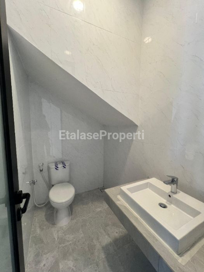 Foto properti *Dijual Rumah Siap Huni  Dian Istana - Surabaya Barat Mocca Verbana 4