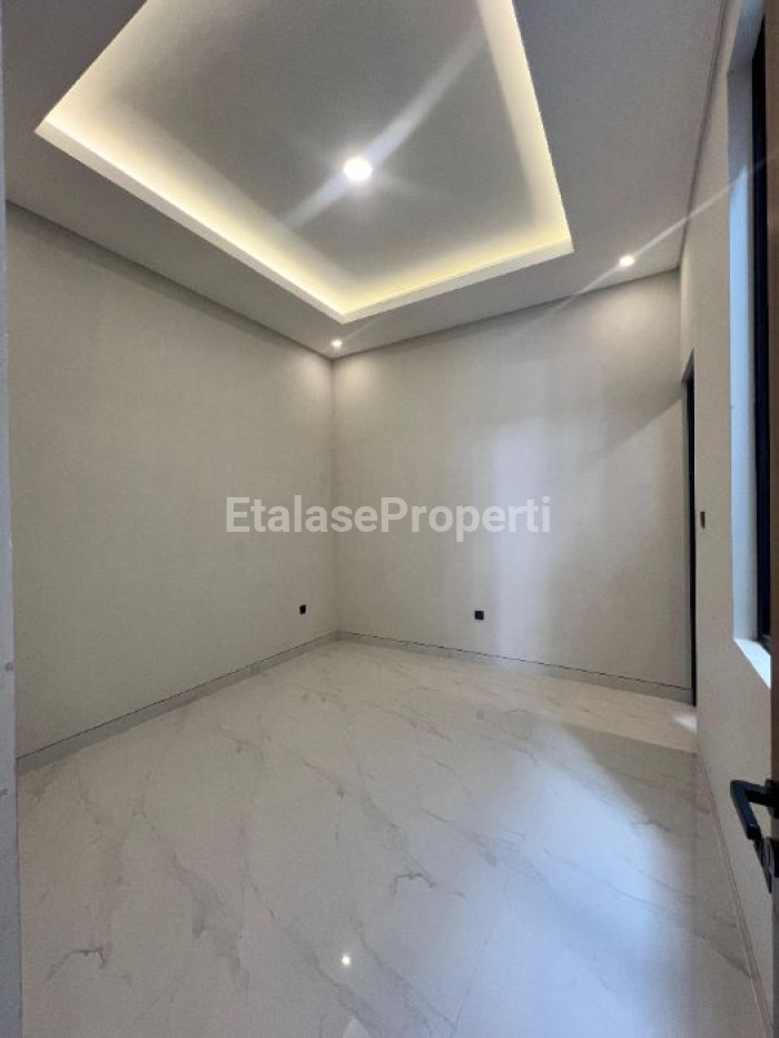 Foto properti *Dijual Rumah Siap Huni  Dian Istana - Surabaya Barat Mocca Verbana 5