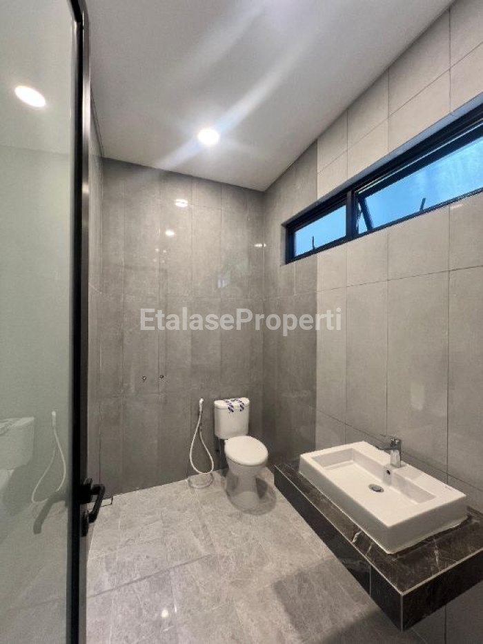 Foto properti *Dijual Rumah Siap Huni  Dian Istana - Surabaya Barat Mocca Verbana 9