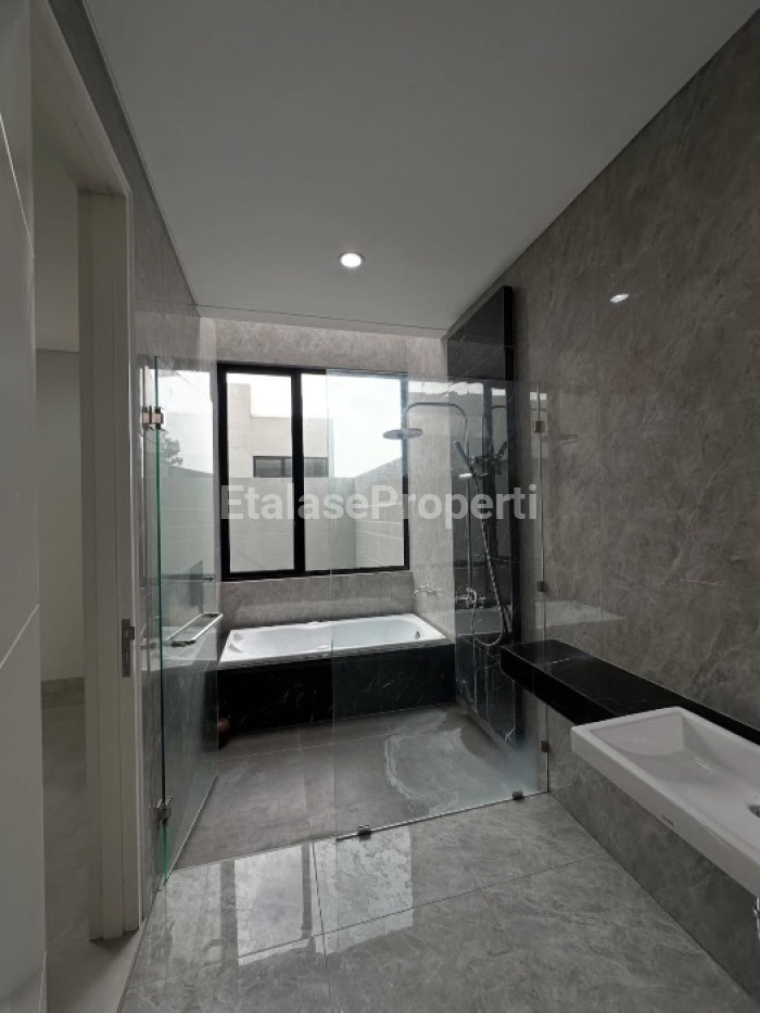 Foto properti DIJUAL RUMAH BARU SEMI FURNISH - Citraland Cluster Pelican Hill 3