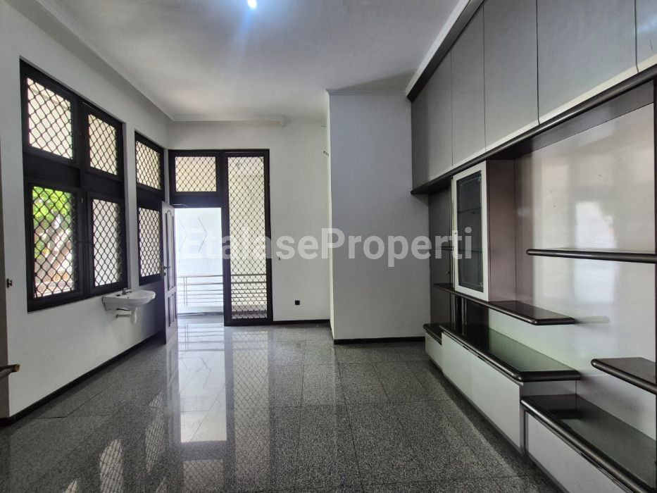 Foto properti Disewakan Rumah Kantor Di Jalan Arjuna Tidar 2