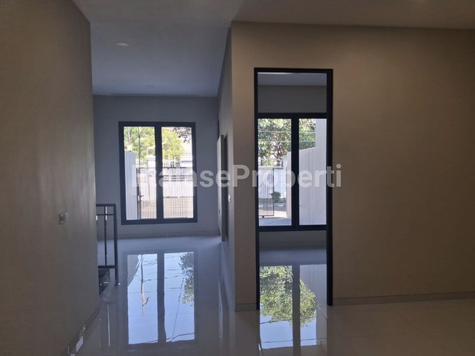 Foto properti RUMAH BARU GRESS 2 LANTAI MANYAR JAYA 1