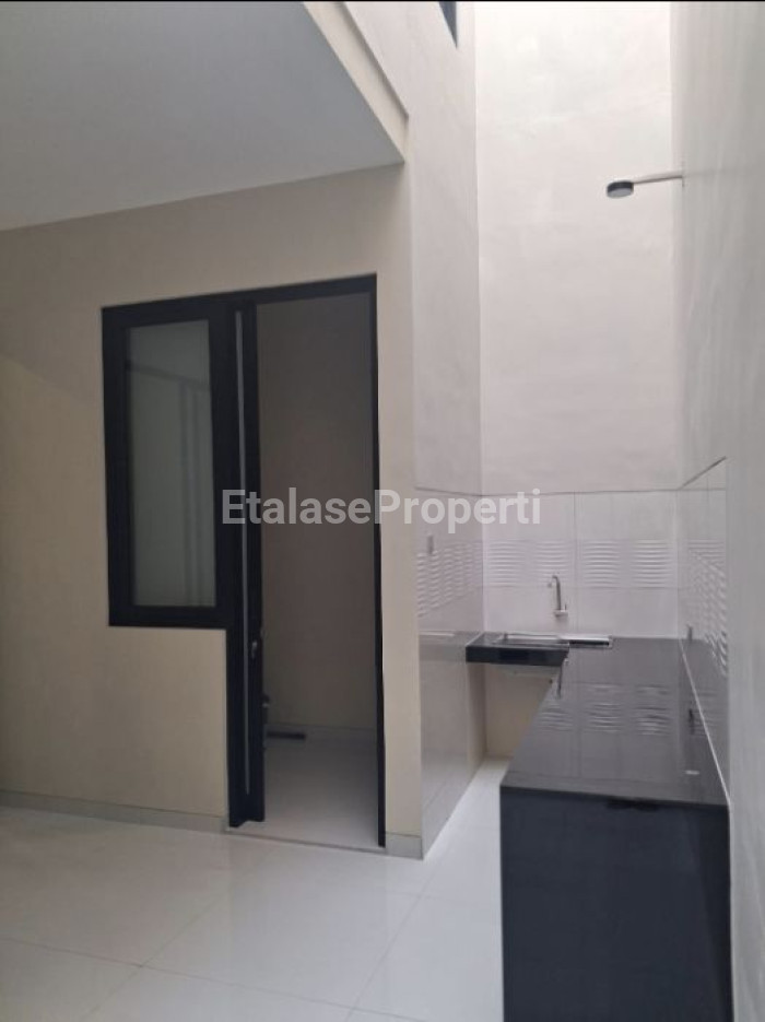 Foto properti RUMAH BARU GRESS 2 LANTAI MANYAR JAYA 2