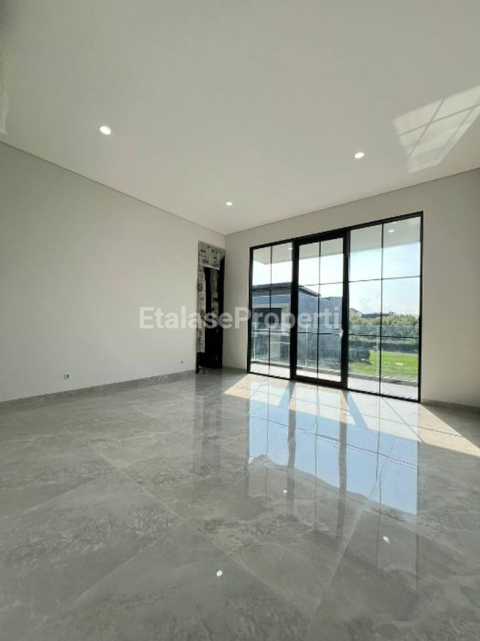 Foto properti DIJUAL RUMAH GRESS VIRGIN GORDA PAKUWON CITY, SURABAYA TIMUR 3