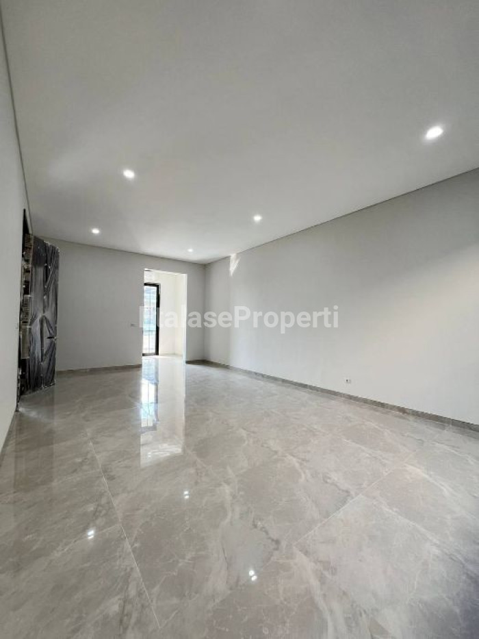 Foto properti DIJUAL RUMAH GRESS VIRGIN GORDA PAKUWON CITY, SURABAYA TIMUR 4