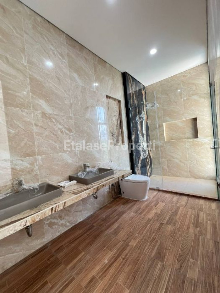 Foto properti DIJUAL RUMAH GRESS VIRGIN GORDA PAKUWON CITY, SURABAYA TIMUR 5