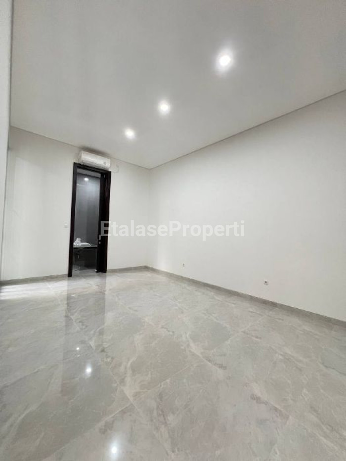 Foto properti DIJUAL RUMAH GRESS VIRGIN GORDA PAKUWON CITY, SURABAYA TIMUR 6