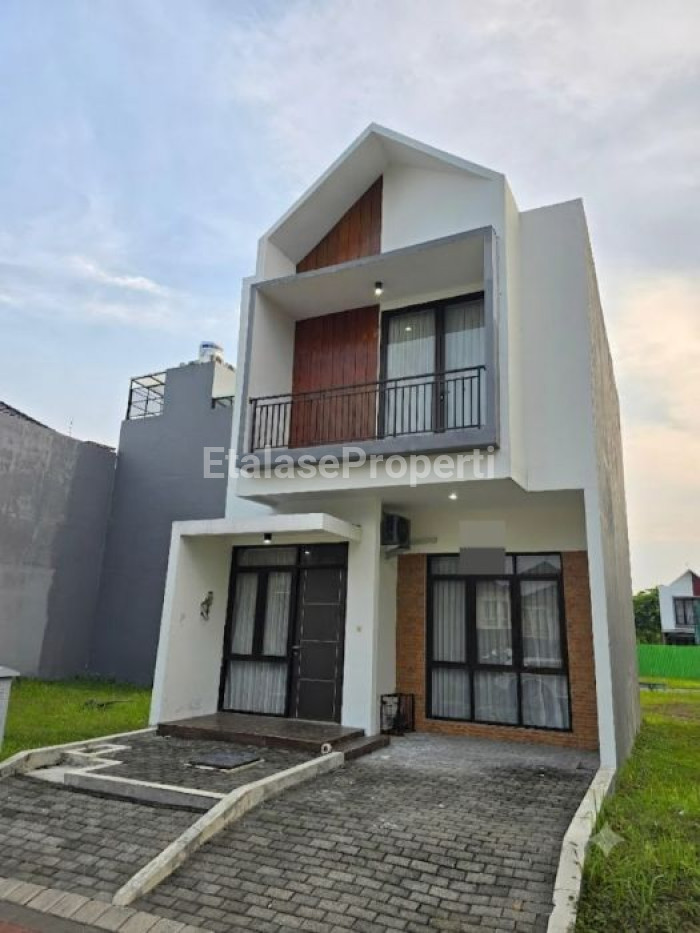 Foto properti DIJUAL/DISEWAKAN RUMAH SIAP HUNI FULL FURNISHED DI GRAND ISLAND SUVADIVA PAKUWON CITY, SURABAYA TIMUR 1