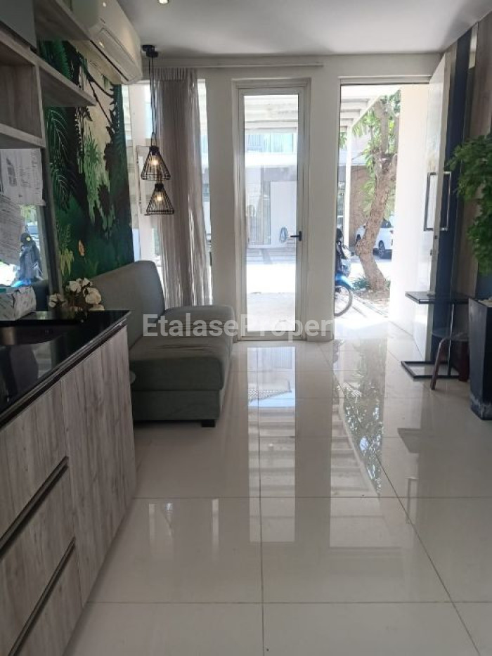 Foto properti DIJUAL RUMAH SIAP HUNI FULL FURNISHED DI ZIMBALI COSTA PAKUWON CITY, SURABAYA TIMUR 5