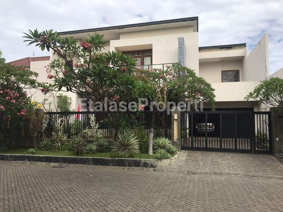 Foto properti DIJUAL RUMAH SIAP HUNI FULL FURNISHED DI PAKUWON CITY, SURABAYA TIMUR 1