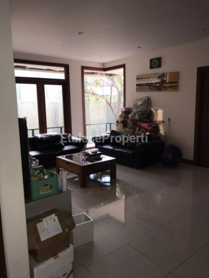 Foto properti DIJUAL RUMAH SIAP HUNI FULL FURNISHED DI PAKUWON CITY, SURABAYA TIMUR 2