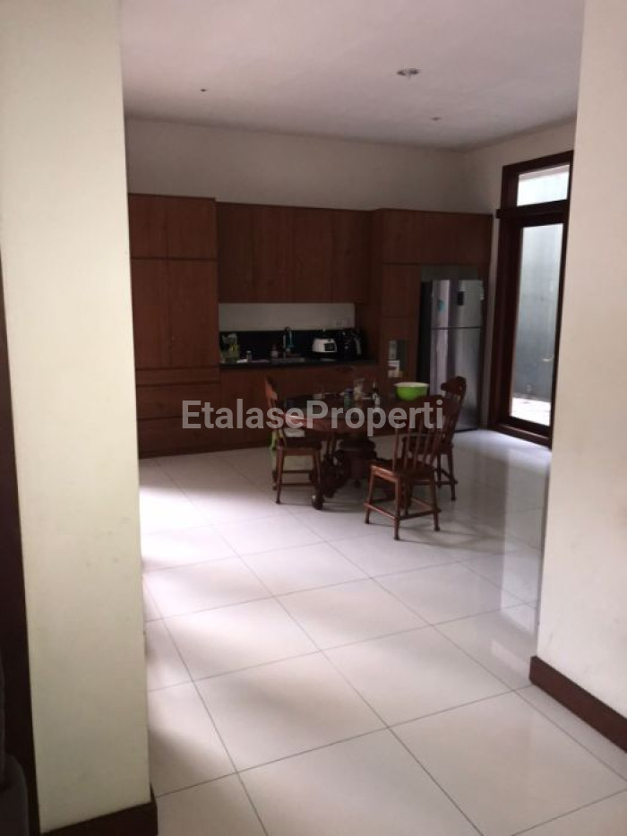 Foto properti DIJUAL RUMAH SIAP HUNI FULL FURNISHED DI PAKUWON CITY, SURABAYA TIMUR 3