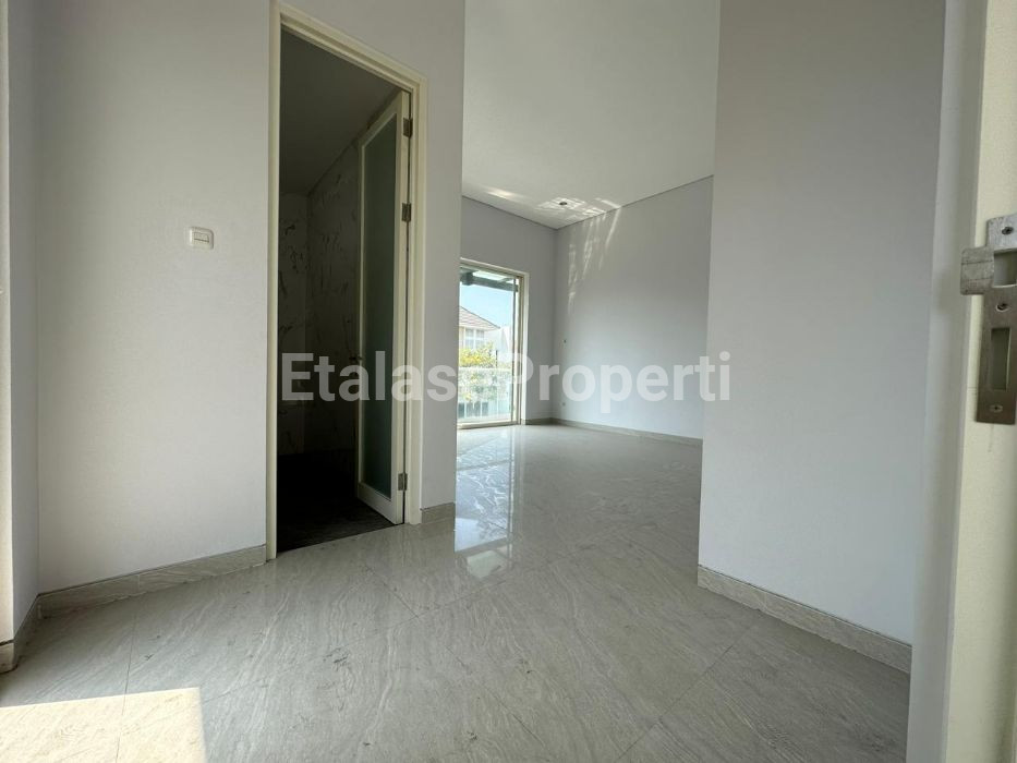Foto properti DIJUAL RUMAH GRESS KERTAJAYA INDAH REGENCY, SURABAYA TIMUR 3