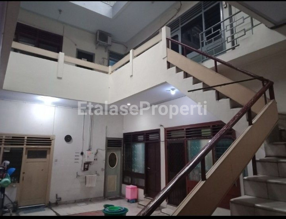 Foto properti Rumah Tengah Kota Jalan Blambangan Dekat Raya Darmo 2