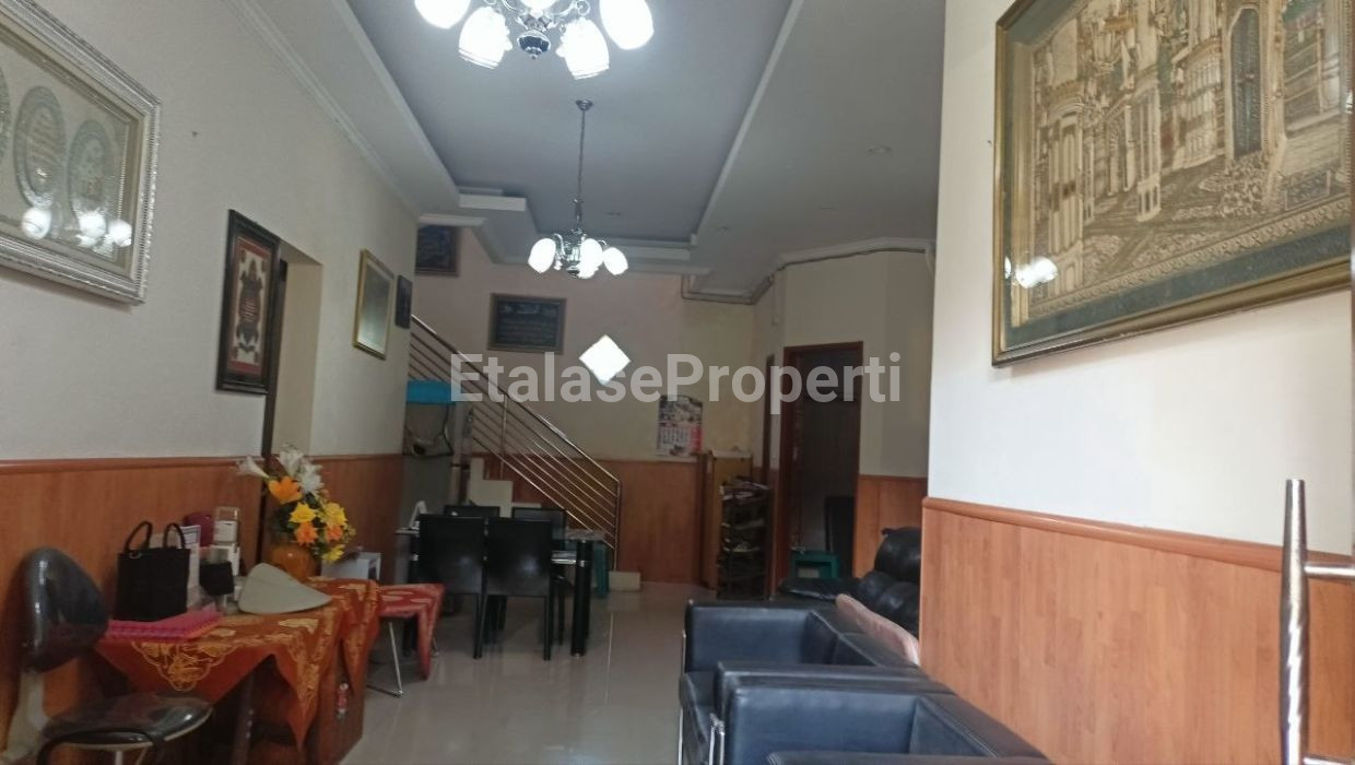Foto properti Disewakan Rumah Di Manyar Tompotika 2