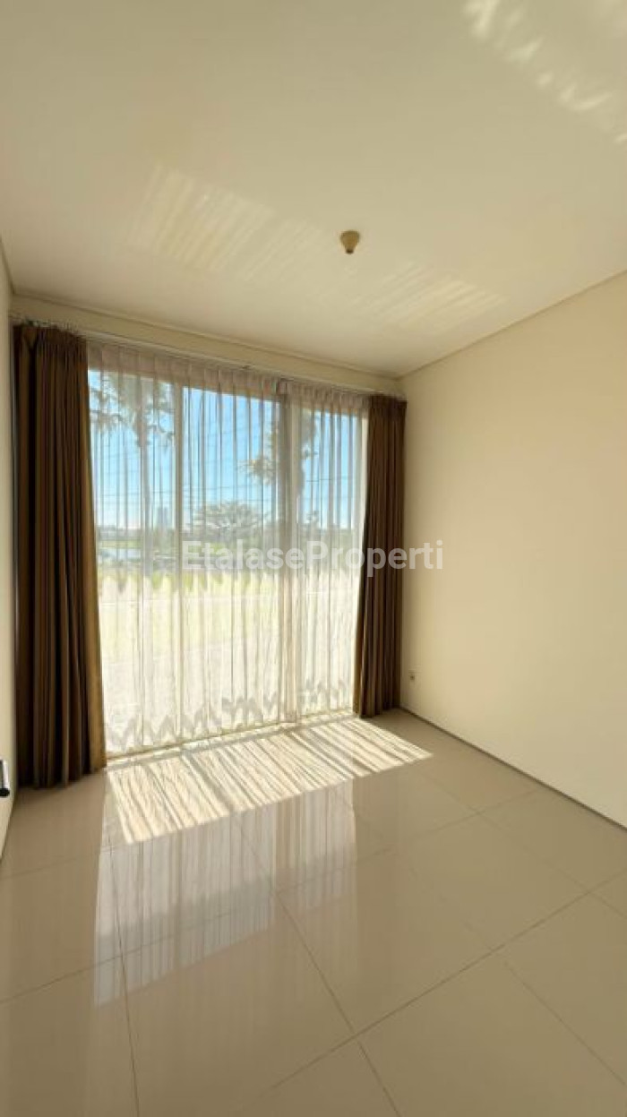 Foto properti Dijual Cepat Rumah Di Royal Residence Cluster Greenwich 2