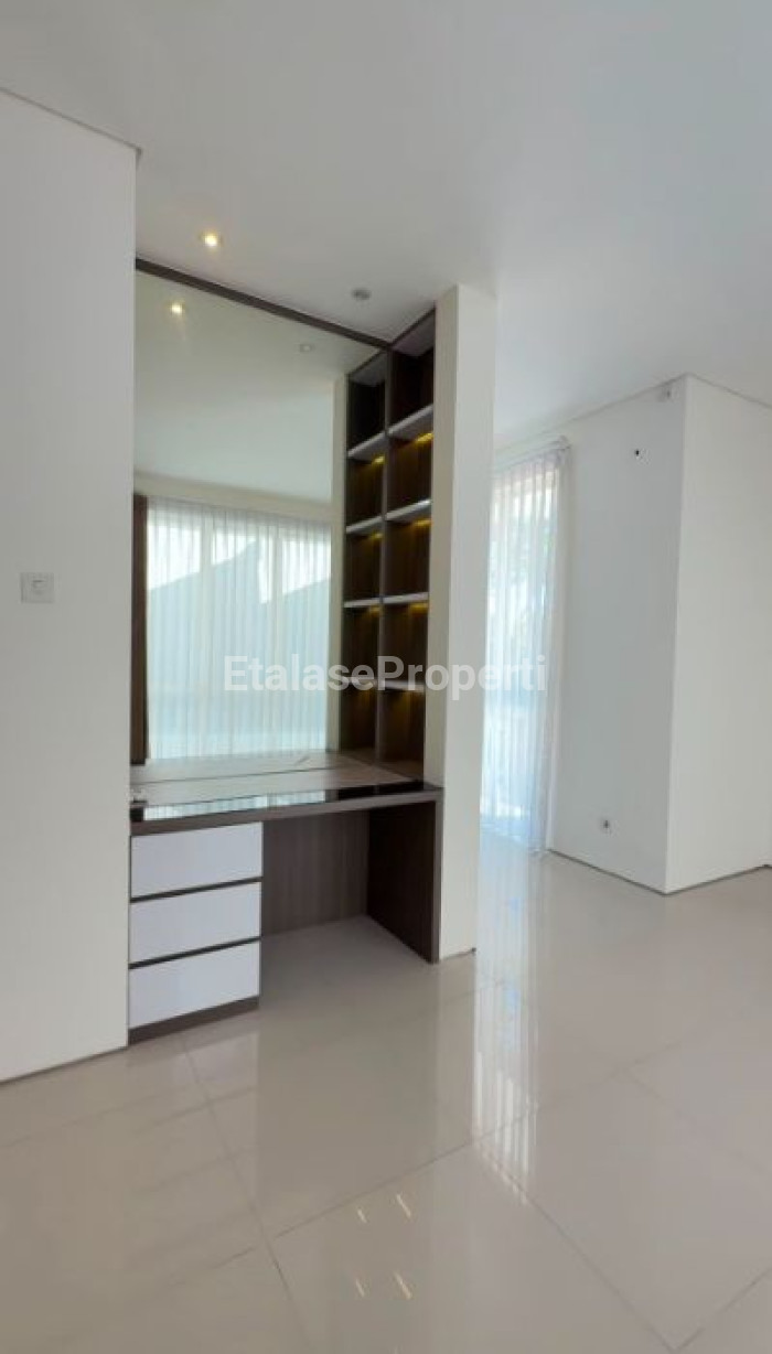 Foto properti Dijual Cepat Rumah Di Royal Residence Cluster Greenwich 3