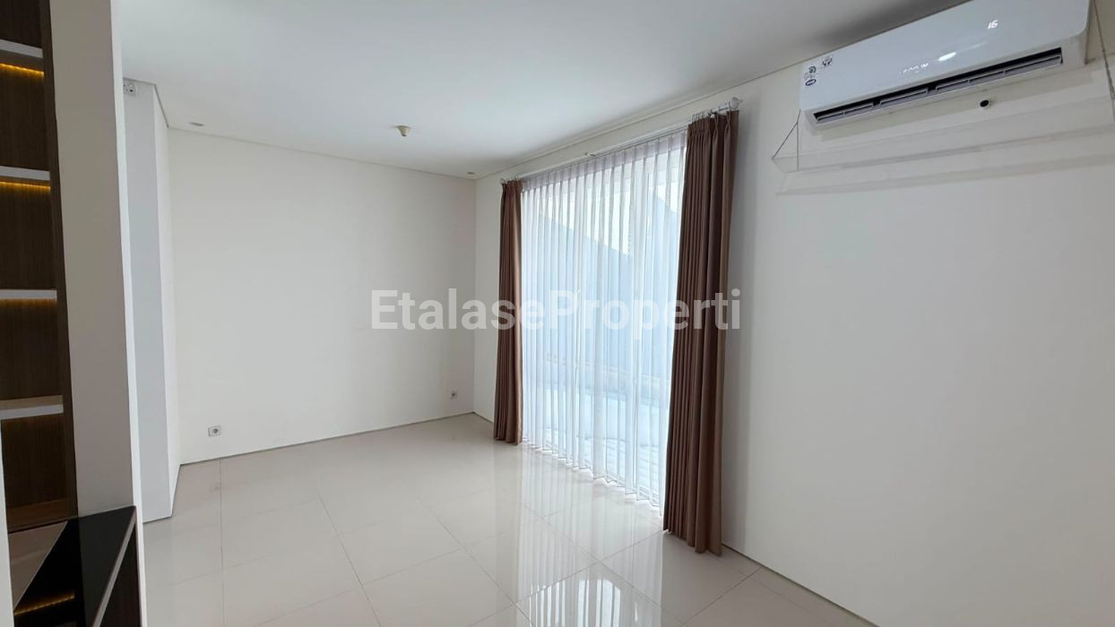 Foto properti Dijual Cepat Rumah Di Royal Residence Cluster Greenwich 6