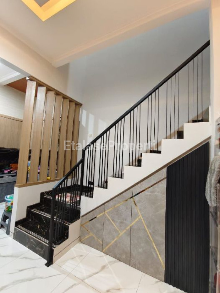 Foto properti Dijual Rumah Artistik Siap Huni 7