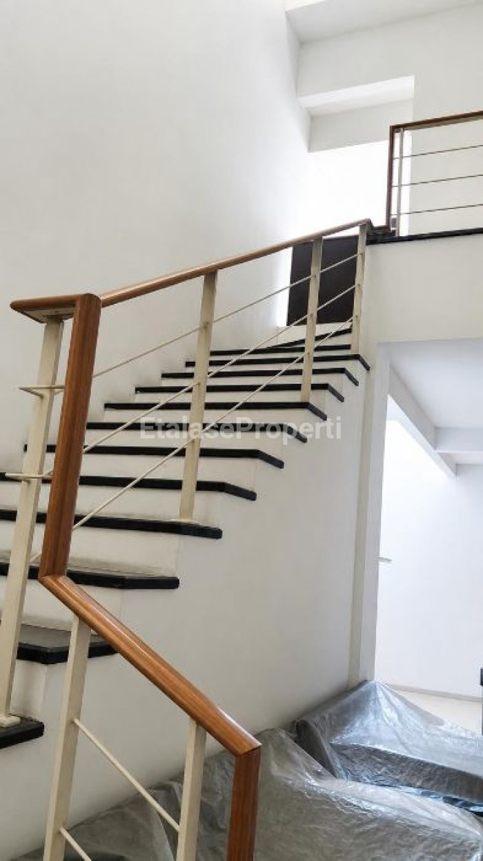 Foto properti Rumah 2 Lantai Dekat Fountain Of Wealth Gwalk Citraland 3