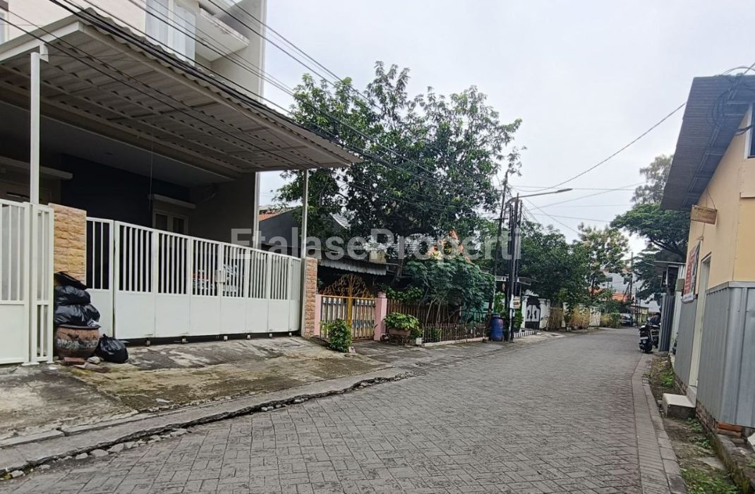 Foto properti Harga Spesial Rumah Full Furnished Dekat PETRA 5
