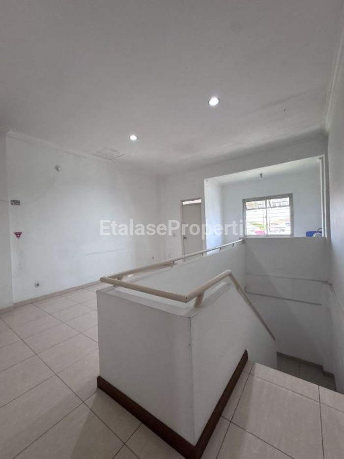 Foto properti RUKO 3 LT TERAWAT SIAP PAKAI DI RAYA MERR(IR.sOEKARNO) 4