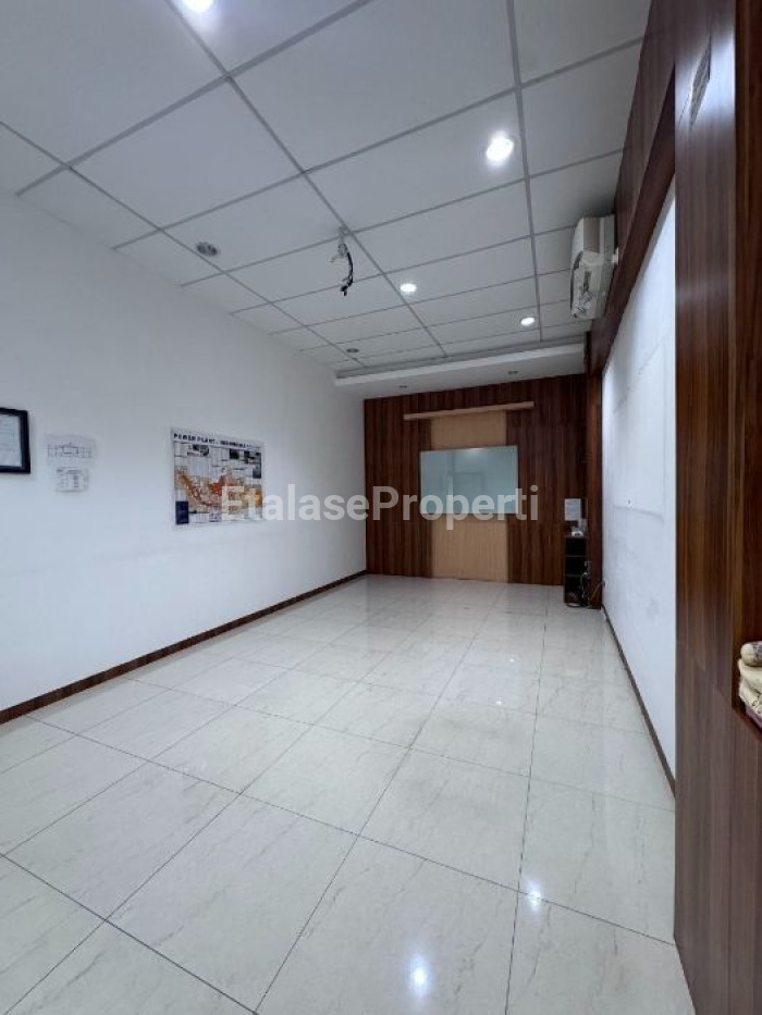 Foto properti RUKO 3 LT TERAWAT SIAP PAKAI DI RAYA MERR(IR.sOEKARNO) 6