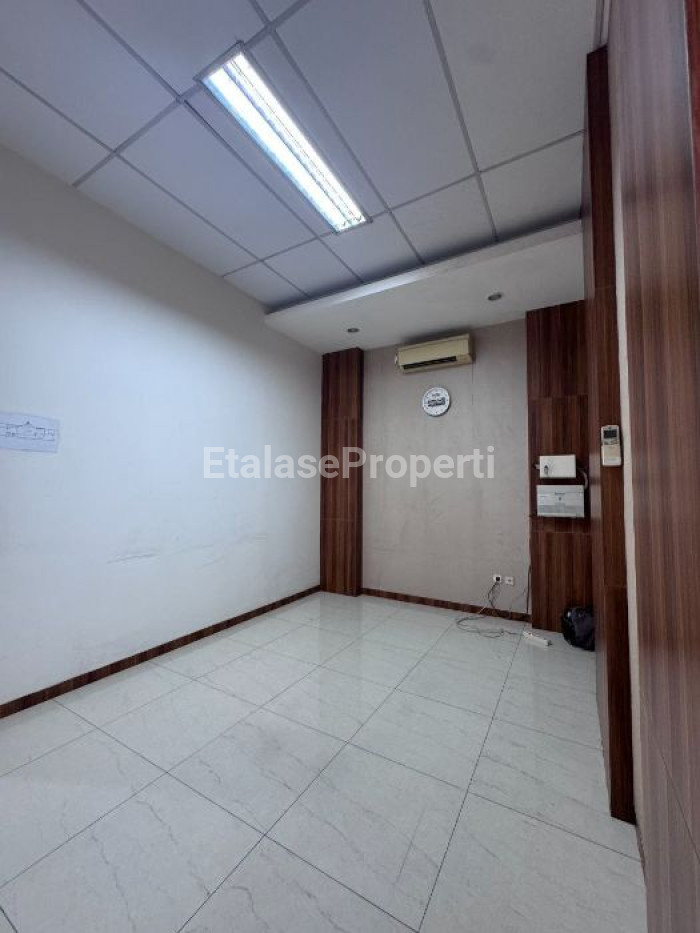 Foto properti RUKO 3 LT TERAWAT SIAP PAKAI DI RAYA MERR(IR.sOEKARNO) 10